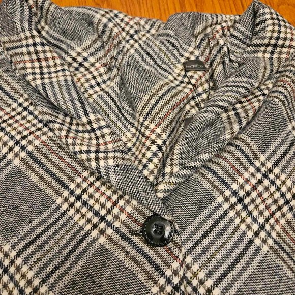 Poncho - Picture 3 of 4